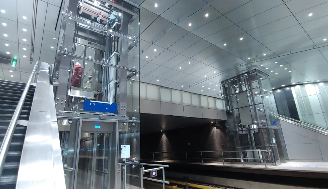 Transport & public spaces display application